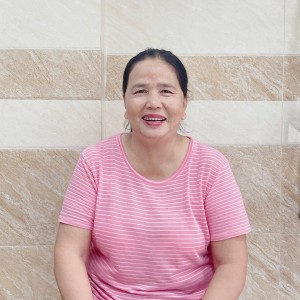 Cô Nguyễn Thị Phấn , Quê: Phú Yên, con cái đã lớn đi làm không vướng bận gia đình.