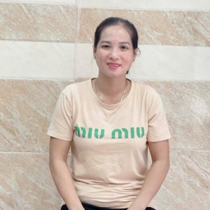 CHỊ THẮM NHẬN CHĂM SÓC ÔNG BÀ VÀ GIÚP VIỆC NHÀ . CHỊ HIỀN LÀNH , CHỊU KHÓ , YÊU THƯƠNG ÔNG BÀ