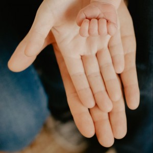 Tuyển Người Chăm Bé 3 tháng. (Ở Lại) quận 10. Lương 12 triệu