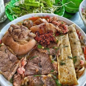 Tuyển chị phụ quán ăn ( bún bò, bún riêu , hủ tiếu)  ở Quận 5
