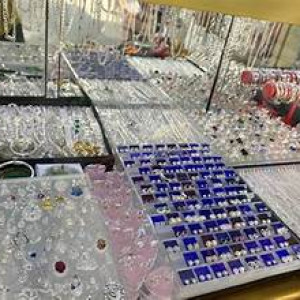 Tiệm bán bạc , trang sức ở Gò Vấp cần tuyển 1 bạn nữ trẻ bán hàg