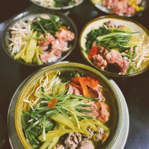 Quán ăn ( bún mọc, bún mắm....) đường Trường Sa, Quận 3 cần tuyển chị phụ quán.
