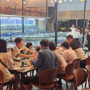 Nhà hàng hải sản ở Cần Giờ vừa khai trương tìm 2 phục vụ nam/nữ làm ở lại