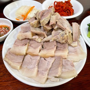 Tuyển Chị Chăm Bà Quận 8 - Lương 13 triệu (bao ăn ở )