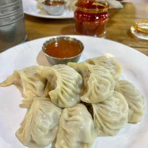 Gia đình có 4 người lớn , nhà 1 trệt 1 lầu cần chị về nội trợ cơm nước dọn dẹp nhà cửa . Em ở Quận 2