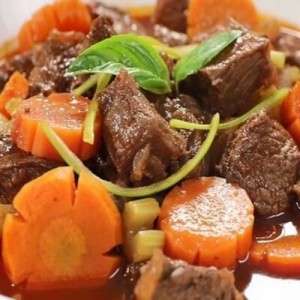 Quán bò kho ở Lê Cảnh Tuân- Tấn phú- quán đang cần chị phụ dọn dẹp, bưng bê
