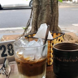 Cần người phụ quán cà phê ở Quận 7, có chỗ ăn ở lại