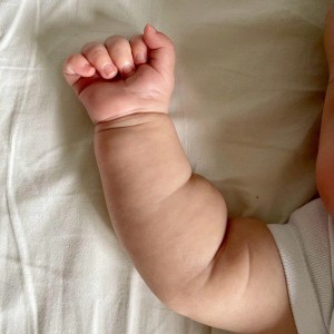 CẦN CÔ CHĂM BÉ HƠN 2TH LƯƠNG 13 TRIỆU +THƯỞNG ĐÀY ĐỦ Ở QUẬN 8