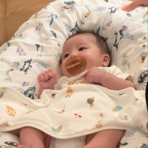 Tuyển cô chăm em bé , bao ăn ở lại , ở chung cư quận Bình Thạnh gần landmark 81.