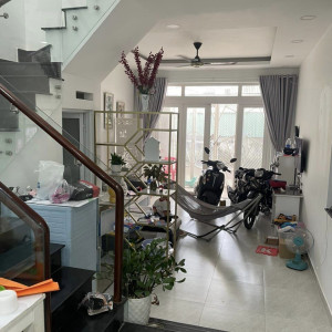 Nhà em ở Cạnh Suối Tiên, Quận 9 Tìm Chị Giúp Việc Bao ăn Ở Lại Lương 10tr