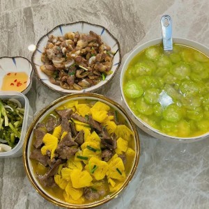 Nhà mình ở Quận 7, khu Phú Mỹ Hưng cần tìm cô/chị giúp việc nhà.