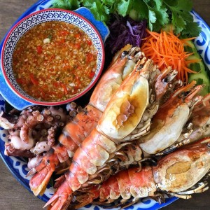 Tuyển phụ bếp quán hải sản bình dân ở đường Vĩnh Khánh, quận 4.