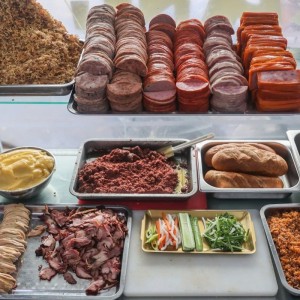 𝐏𝐡ụ 𝐛á𝐧 𝐡à𝐧𝐠 𝐭𝐢ệ𝐦 𝐛á𝐧𝐡 𝐦ì , * Lương tháng : 6.500.000₫.+ phụ cấp tiền ăn 50.000₫/ngày.