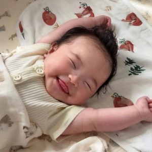 Cần gấp cô chăm bé 2 tháng tuổi ở ngay Bình Thạnh - lương 11tr bao ăn ở