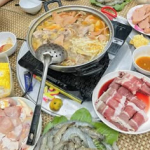 Cần cô về chăm lo cho bà của em , tâm sự cùng bà