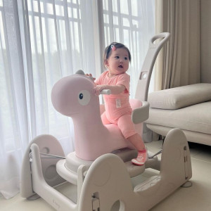 Gia đình mẹ đơn thân (có 3 mẹ con, 2 bé: 3 tuổi và 5 tuổi đã đi học).