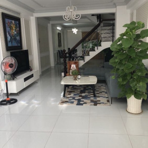 Nhà ở Đặng Đại Độ quận 7, cần chị giúp việc nhà , Lương 10 tr.