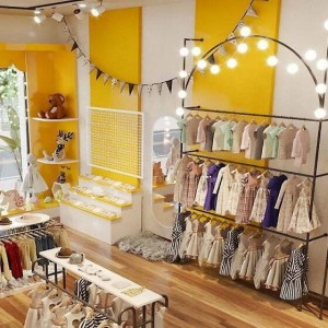 Cửa hang bán đồ áo trẻ ở đường 3 tháng 2 – Quận 10