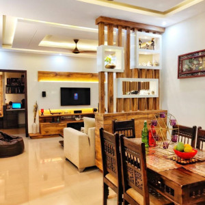 Bà ở quận 8 cần chị chăm bà 85 tuổi .