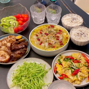Cần gấp người chuyên nấu ăn - có bằng cấp ở Lái Thiêu, Bình Dương
