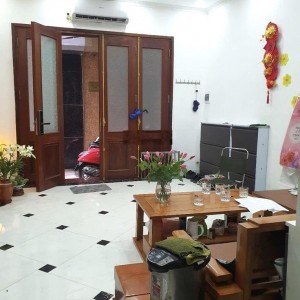 Tuyển cô giúp việc ở Bình Thạnh (ở lại nhà chủ),Lương khởi điểm: 9 triệu/tháng, bao ăn ở.