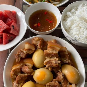 Quán cơm trưa  ở Bình Long, Bình Tân cần chị về phụ bán