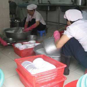 Cần chị làm tạp vụ nhà hàng , nhà ở quận 3 ( bao ăn ở )