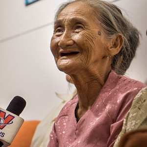 CẦN CÔ CHĂM BÀ ĐI LẠI YẾU