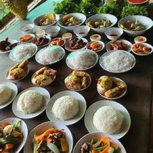 Quán cơm bình dân ở Bình Chánh cần tìm cô phụ quán ở lại