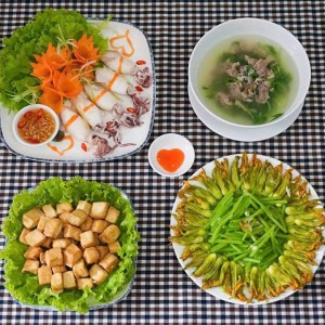 Cần cô chuyên nấu ăn - gvn ở Hóc Môn, làm ăn ở lại. Lương 12tr