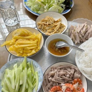 Cần cô giúp việc nhà ở lại trông nom nhà và lo việc cơm nước. Nhà ở quận 5.