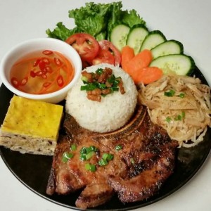 Cần 1 Nam Phục Vụ Quán Cơm Tấm Ở Quận 1