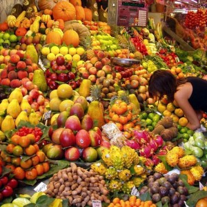 Cần 2 ( Nam / nữ ) phụ quán bán trái cây , ở quận 7 ( 35t đổ lại ) - lương 8tr