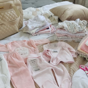 Tuyển gấp cô  CHĂM BÉ - Khu vực Thảo Điền, Q2. Lương 10 triệu  trở lên