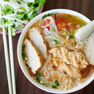 Ở Quận Gò Vấp đang tuyển cô phụ quán bún sáng