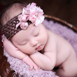 Em cần gấp 1 chị chuyên chăm bé , chị chăm bé 5 tháng