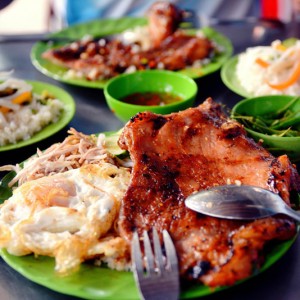 Quán cơm q1 cần 1 nam ,Lương 7 triệu( bao ăn ở )