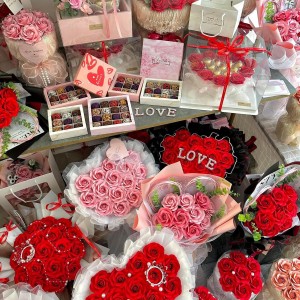 Cần người phụ đóng ( hoa ), ở Tân Bình