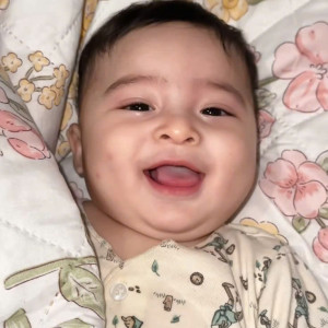 CẦN 1 CHỊ CHĂM SÓC BÉ  6 THÁNG Ở LẠI ĐƯỢC Ở CHUNG CƯ NGUYỄN THÁI BÌNH - QUẬN 1 LƯƠNG 12 TRIỆU