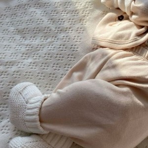 Cần cô chăm bé nhỏ, phụ việc nhà. Tối bé ngủ với ba mẹ.Lương khởi điểm 8 tr bao ăn ở.