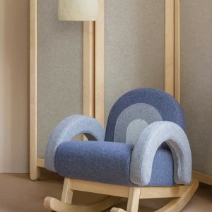 Bé trai 2 tuổi đang tập nói và tập tự đi vệ sinh ở Phạm Ngọc Thạch – Quận 3 