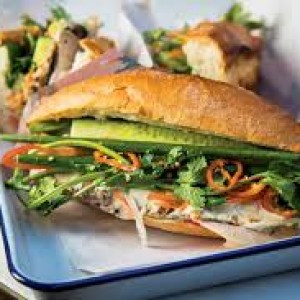 cần  2 chị phụ quán đứng bán Bánh Mì, ở  khu chung cư Saigon Pearl, quận Bình Thạnh