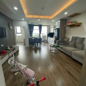 Nhà ở quận 2 , Chung Cư , 2 vk ck ,1 bé 4 tuổi . Cần 1 cô Chăm bé phụ việc nhà ở lại tết , biết tiếng Trung , Hoa cơ bản