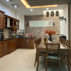 EM CẦN TÌM 1 CHỊ TỚI PHỤ DỌN DẸP NHÀ CỬA- NẤU ĂN CHO NHÀ 3 NGƯỜI LỚN TẠI TÂN BÌNH LƯƠNG 12TR