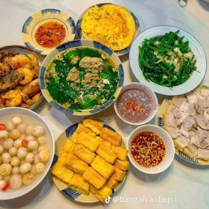 Cần người chuyên nấu ăn ở  Bình Dương, nhà đông người - 10tr
