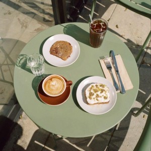 Lương 9 triệu - bao ăn ở - quận 4 cần cô làm phụ quán