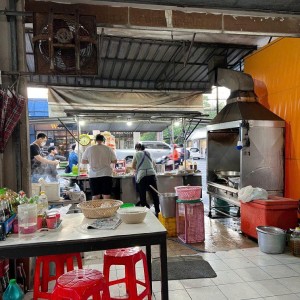 Tuyển phụ quán bún bò – ngay gần chợ lớn quận 5 – lương 10 triệu