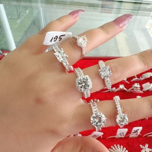 Tiệm bán bạc , trang sức ở Gò Vấp cần tuyển 1 bạn nữ trẻ bán hàng