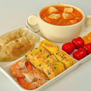 Cần cô gvn biệt thự 1 trệt 2 lầu ở Bình Thạnh - 10tr