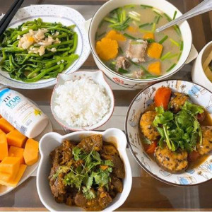 Tuyển chị chăm bà , độ tuổi từ 50 đổ lại.